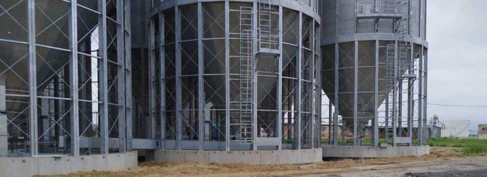 Construction of silos for wet grain storage